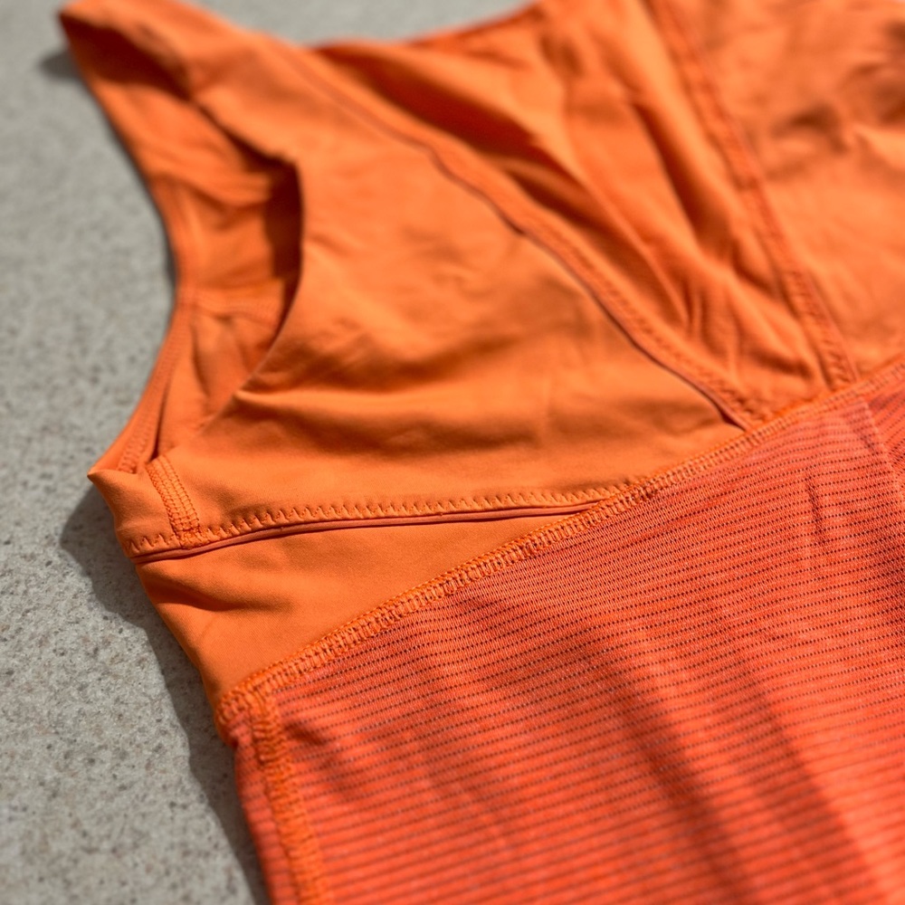 Lululemon “topper tank”